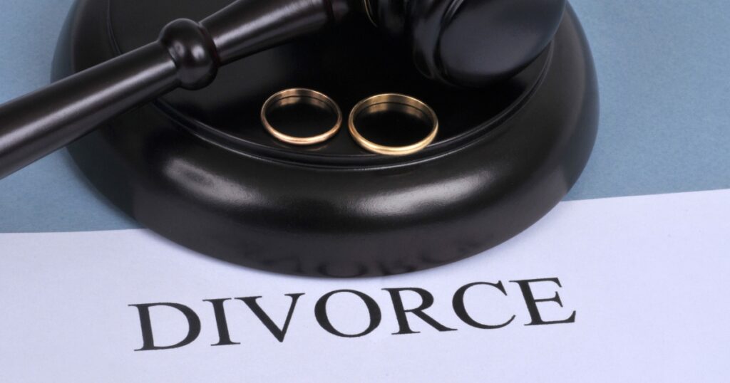 how to divorce a narcissist — featured image