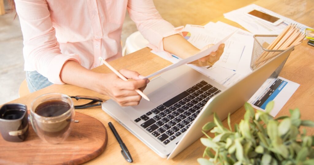 how to balance work and relationship — featured image